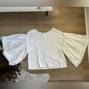 Zara white shirt with voluminous sleeves. Size medium